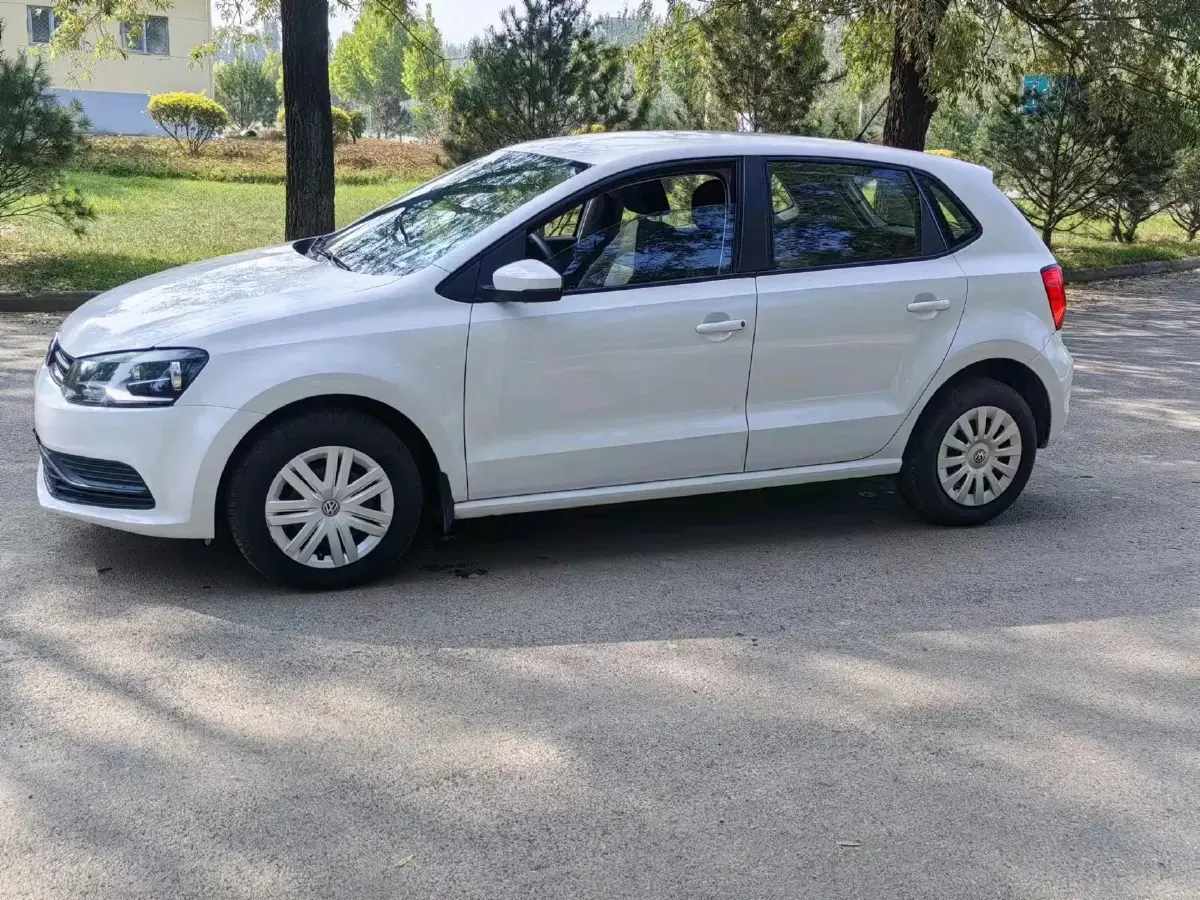 2016 Volkswagen Polo 1.4L 90HP L4 6AT