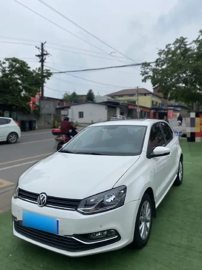 2014 Volkswagen Polo 1.4L 90HP L4 6AT