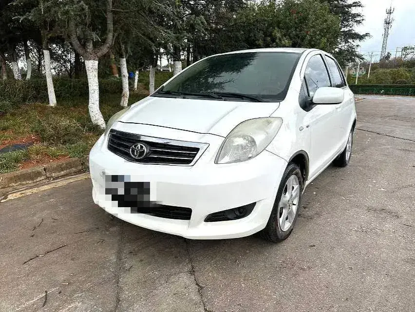 2011 Toyota Yaris 1.6L 118HP L4 5MT