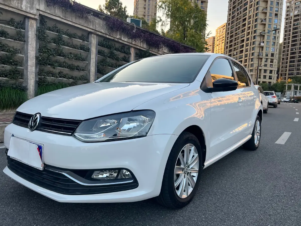 2016 Volkswagen Polo 1.6L 110HP L4 5MT