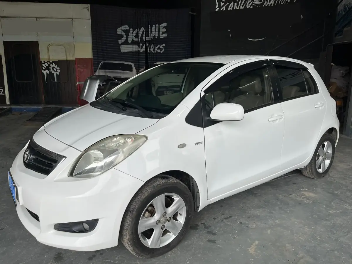 2011 Toyota Yaris 1.6L 118HP L4 5MT