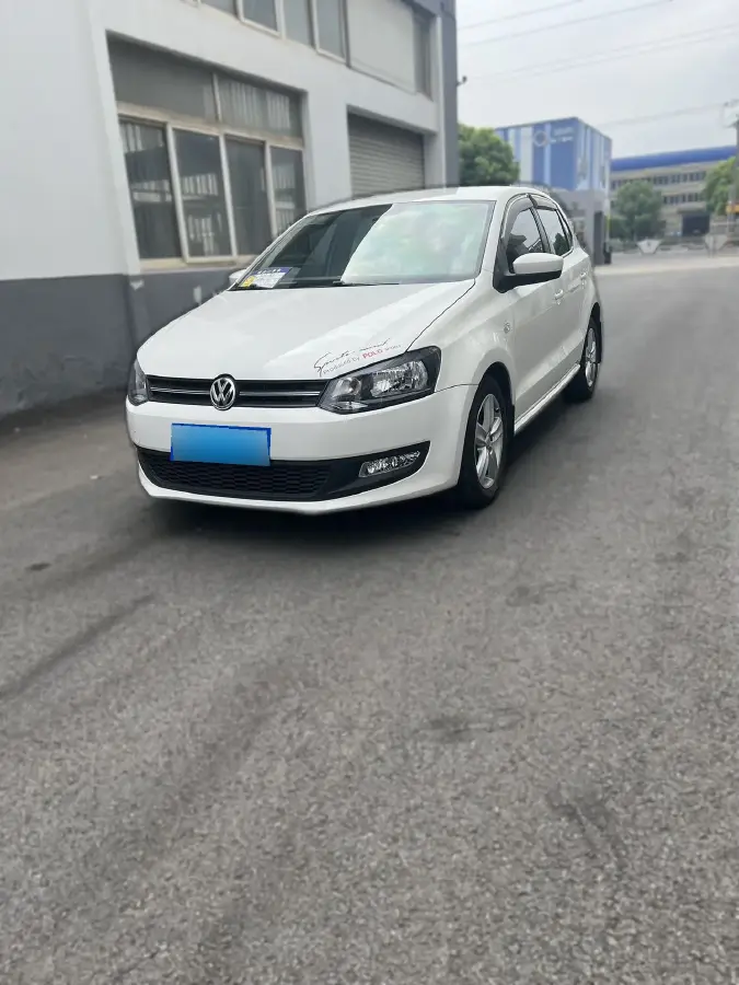 2011 Volkswagen Polo 1.4L 86HP L4 6AT