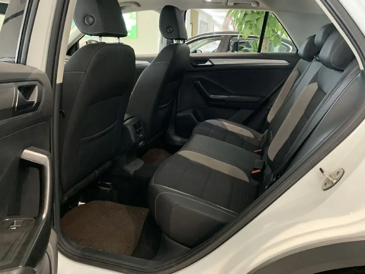 2020 Volkswagen T-Roc 1.4T 150HP L4 7DCT,autocango,china used car exporter,china ev exporter,chinese used car exporter,chinese used ev exporter