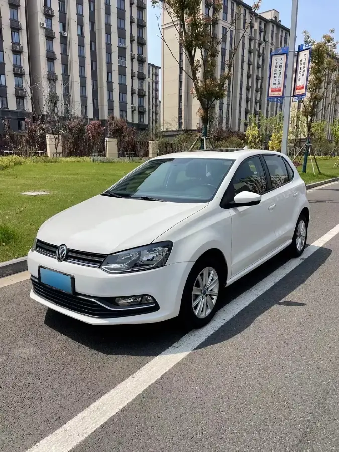 2016 Volkswagen Polo 1.6L 110HP L4 5MT