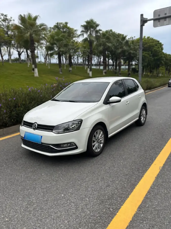 2014 Volkswagen Polo 1.6L 110HP L4 6AT