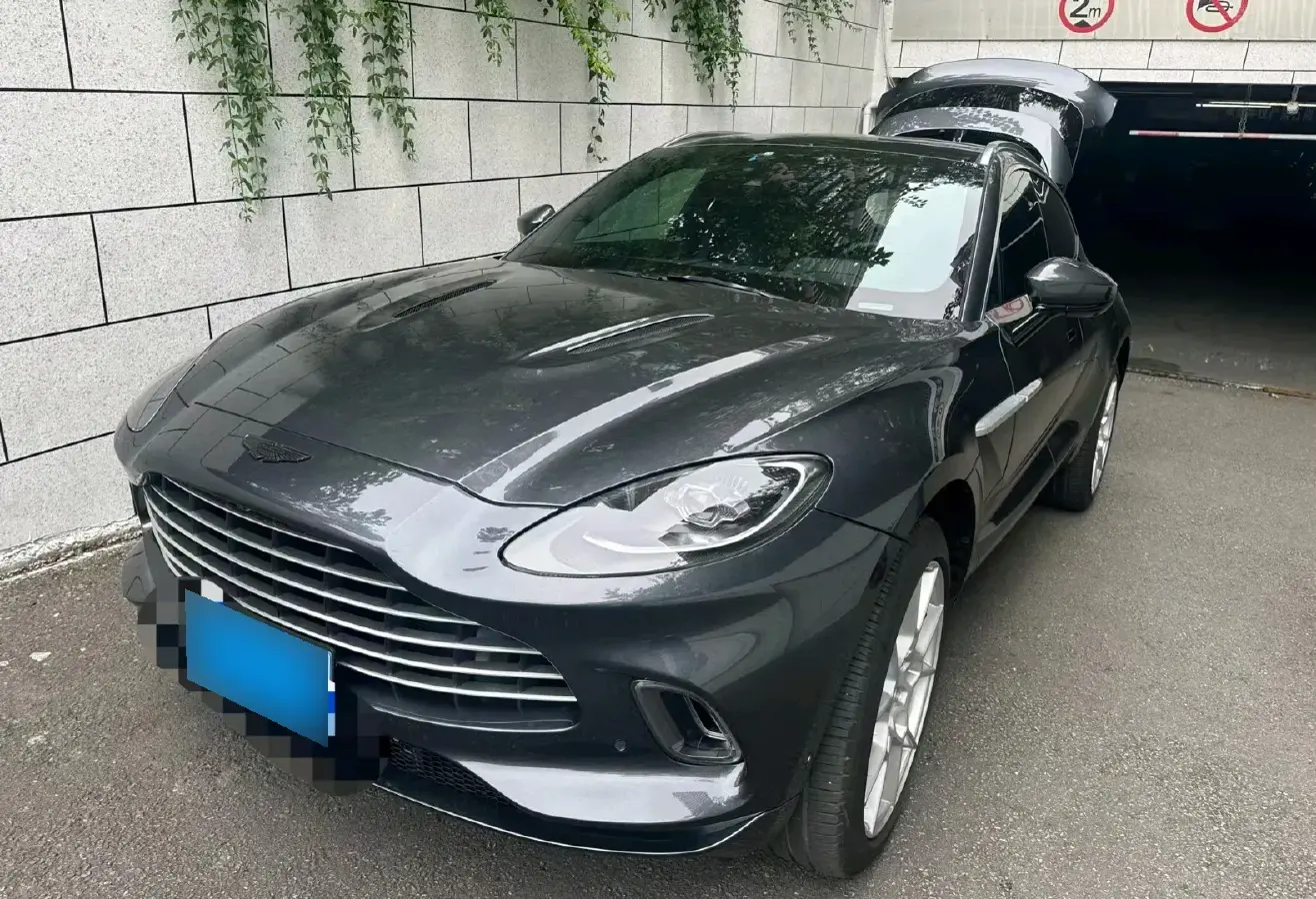 2021 Aston Martin DBX 4.0T 550HP V8 9AT