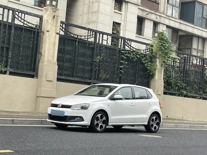 2012 Volkswagen Polo 1.4T 131HP L4 7DCT