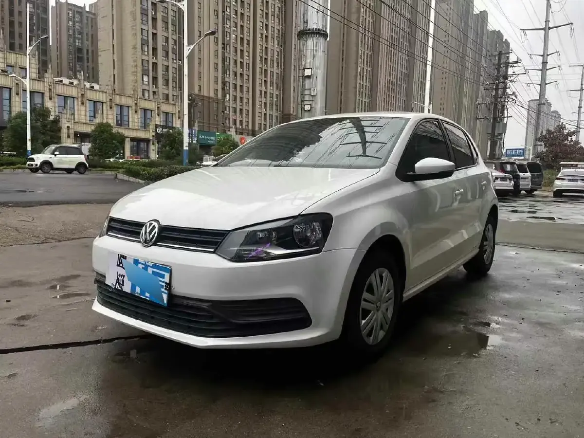 2016 Volkswagen Polo 1.4L 90HP L4 6AT