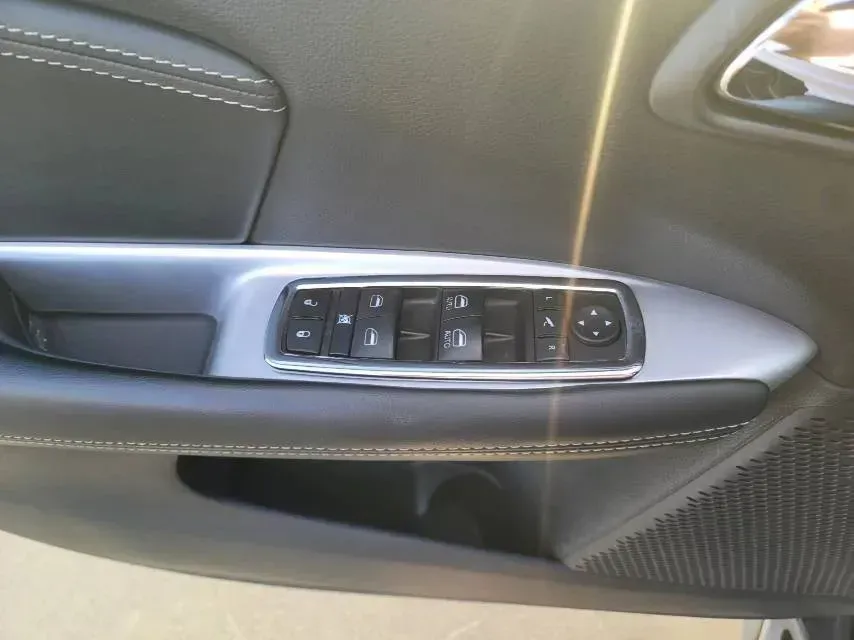 2015 Dodge JCUV 2.0T 170HP L4 6AT,autocango,china used car exporter,china ev exporter,chinese used car exporter,chinese used ev exporter