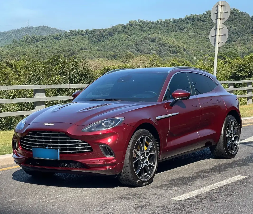 2022 Aston Martin DBX 3.0T 435HP L6 9AT