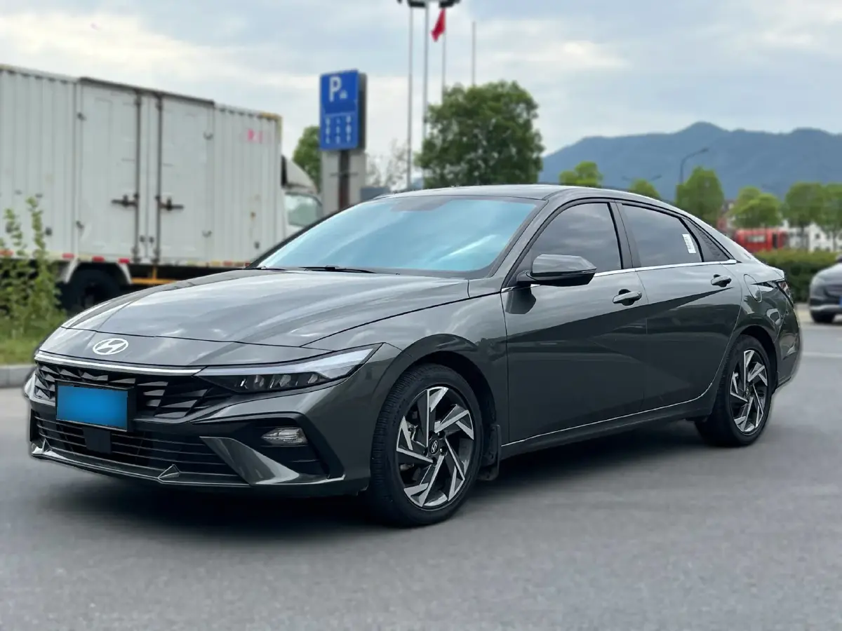 2023 Hyundai Elantra 1.5L 115HP L4 CVT