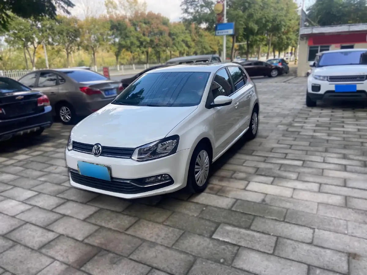 2016 Volkswagen Polo 1.6L 110HP L4 5MT