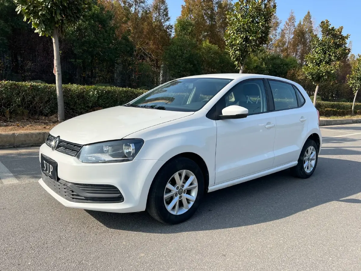 2016 Volkswagen Polo 1.4L 90HP L4 6AT