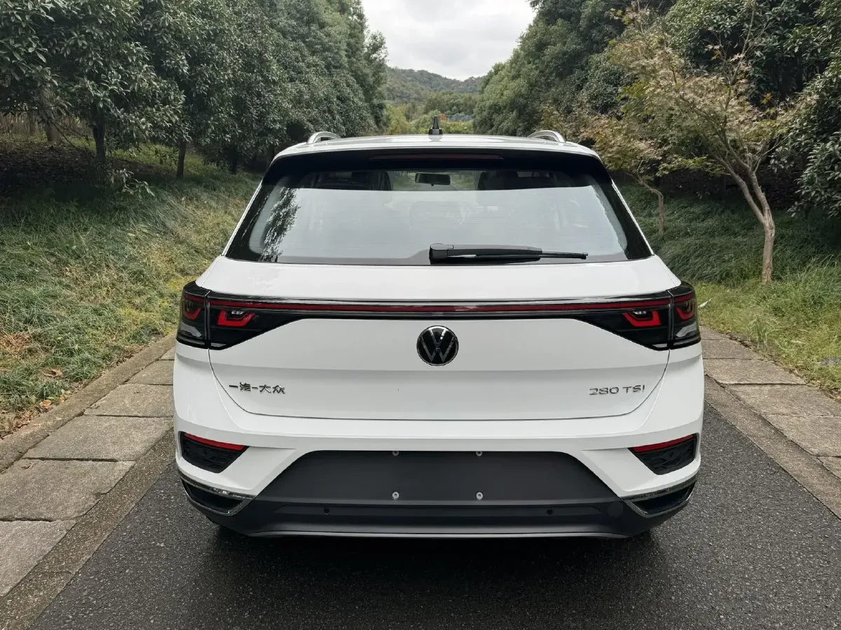 2024 Volkswagen T-Roc 1.4T 150HP L4 7DCT,autocango,china used car exporter,china ev exporter,chinese used car exporter,chinese used ev exporter