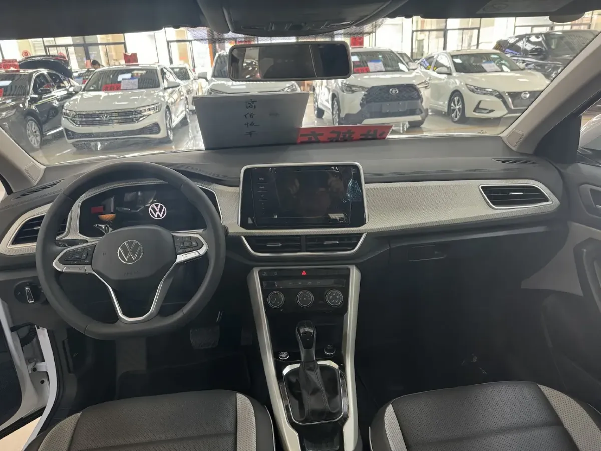 2024 Volkswagen T-Roc 1.4T 150HP L4 7DCT,autocango,china used car exporter,china ev exporter,chinese used car exporter,chinese used ev exporter
