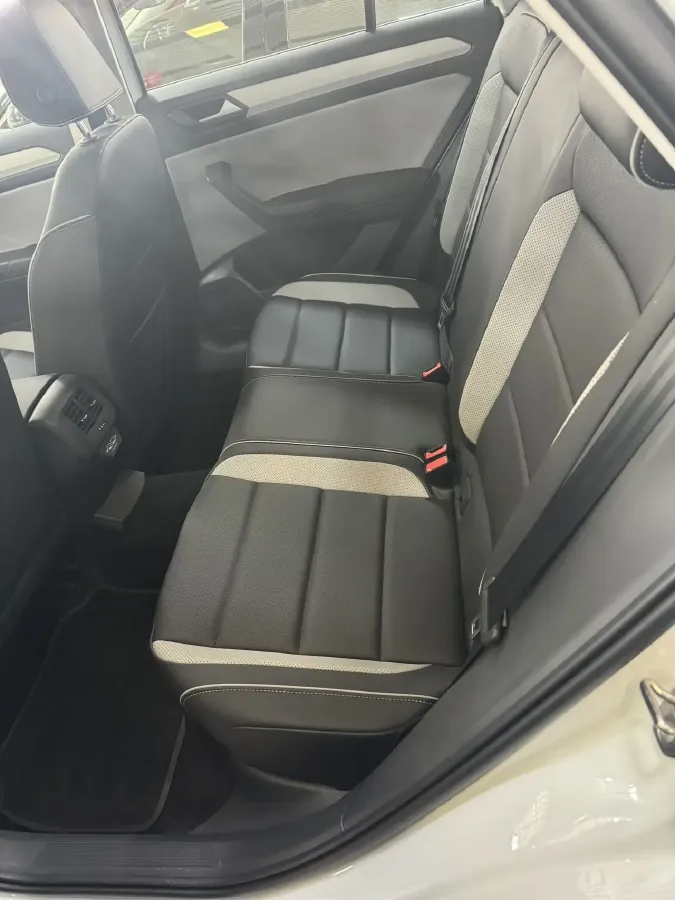 2024 Volkswagen T-Roc 1.4T 150HP L4 7DCT,autocango,china used car exporter,china ev exporter,chinese used car exporter,chinese used ev exporter