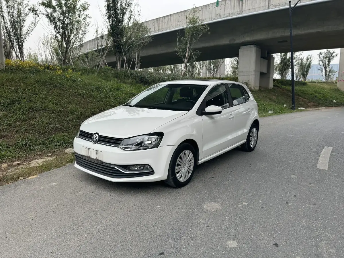 2016 Volkswagen Polo 1.6L 110HP L4 5MT