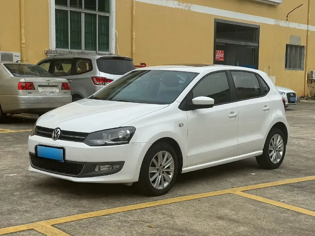2013 Volkswagen Polo 1.6L 105HP L4 6AT