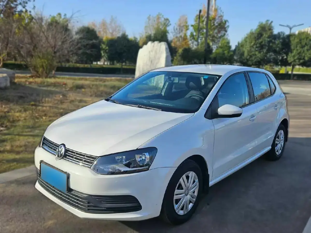 2016 Volkswagen Polo 1.4L 90HP L4 6AT