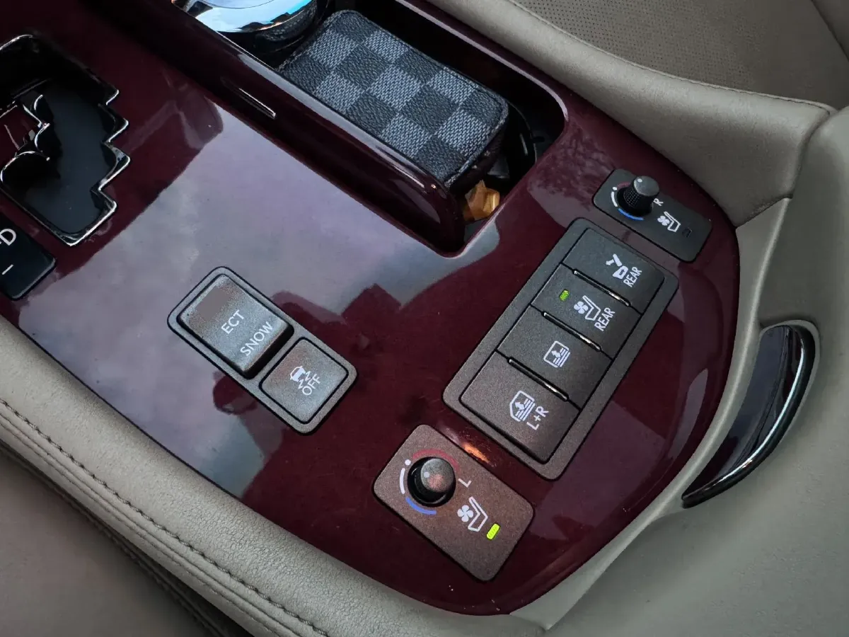 2006 Lexus LS 4.6L 346HP V8 8AT,autocango,china used car exporter,china ev exporter,chinese used car exporter,chinese used ev exporter