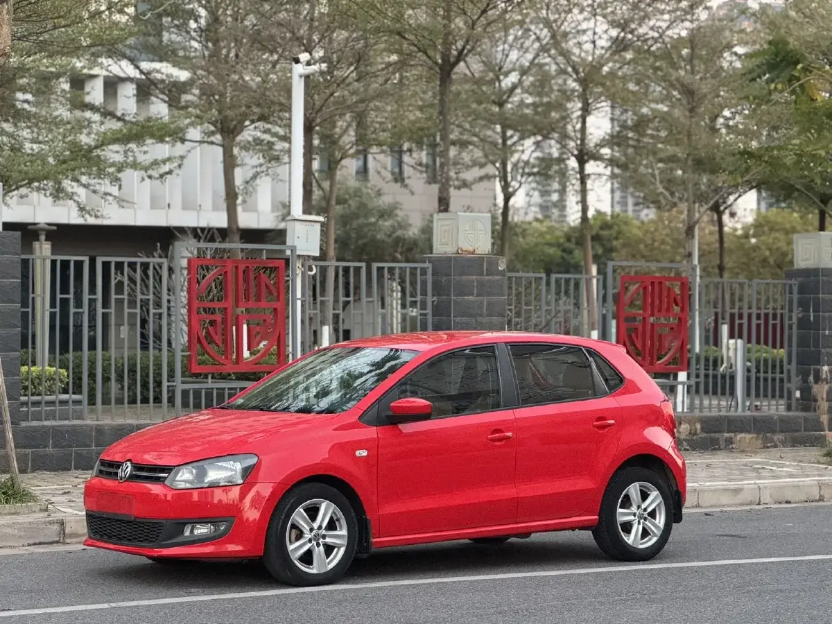 2011 Volkswagen Polo 1.4L 86HP L4 6AT