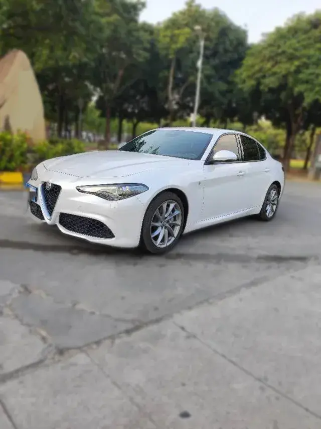 2021 Alfa Romeo Giulia 2.0T 280HP L4 8AT