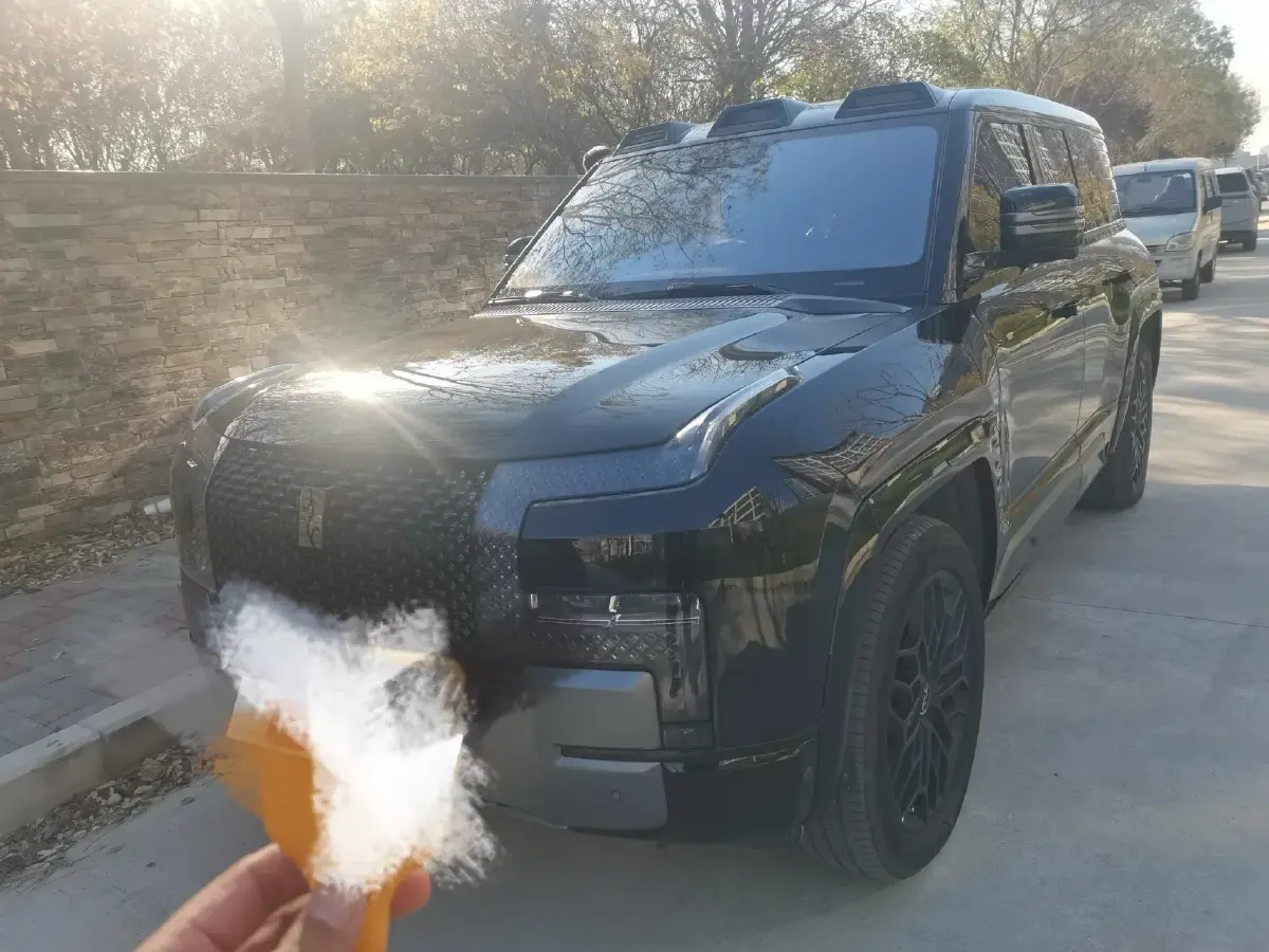 2023 YangWang U8 2.0T 272HP L4 REEV 49.05KWH