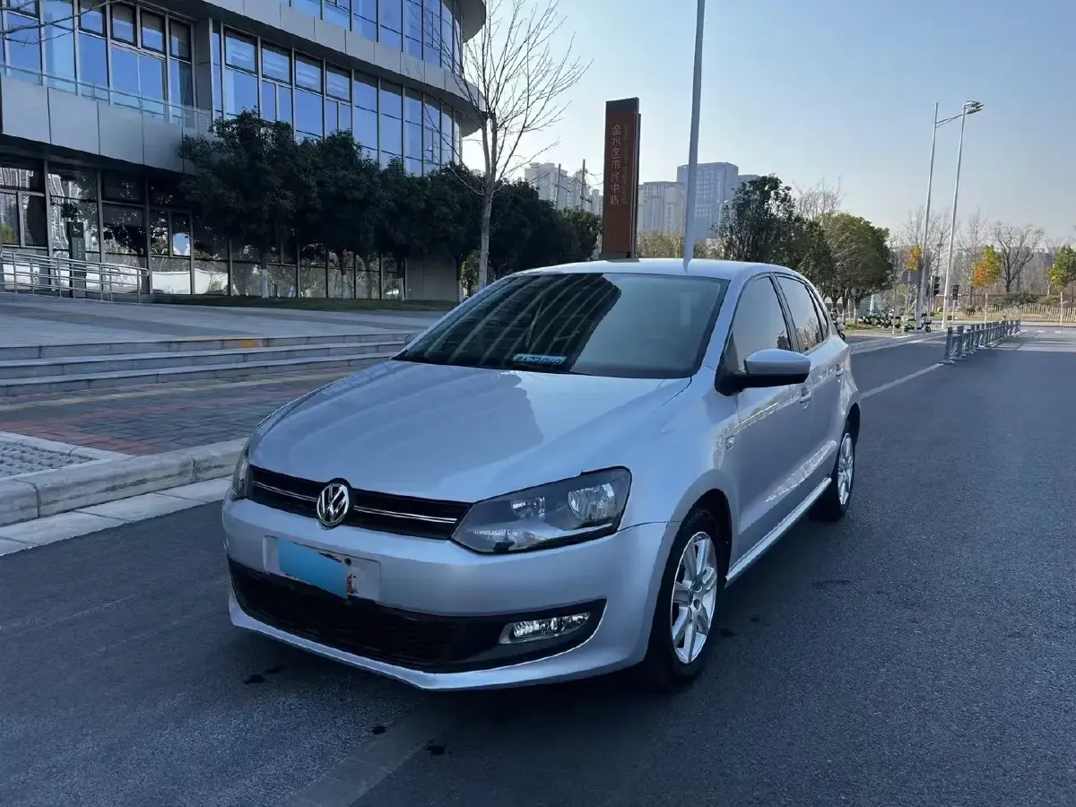 2013 Volkswagen Polo 1.4L 86HP L4 5MT