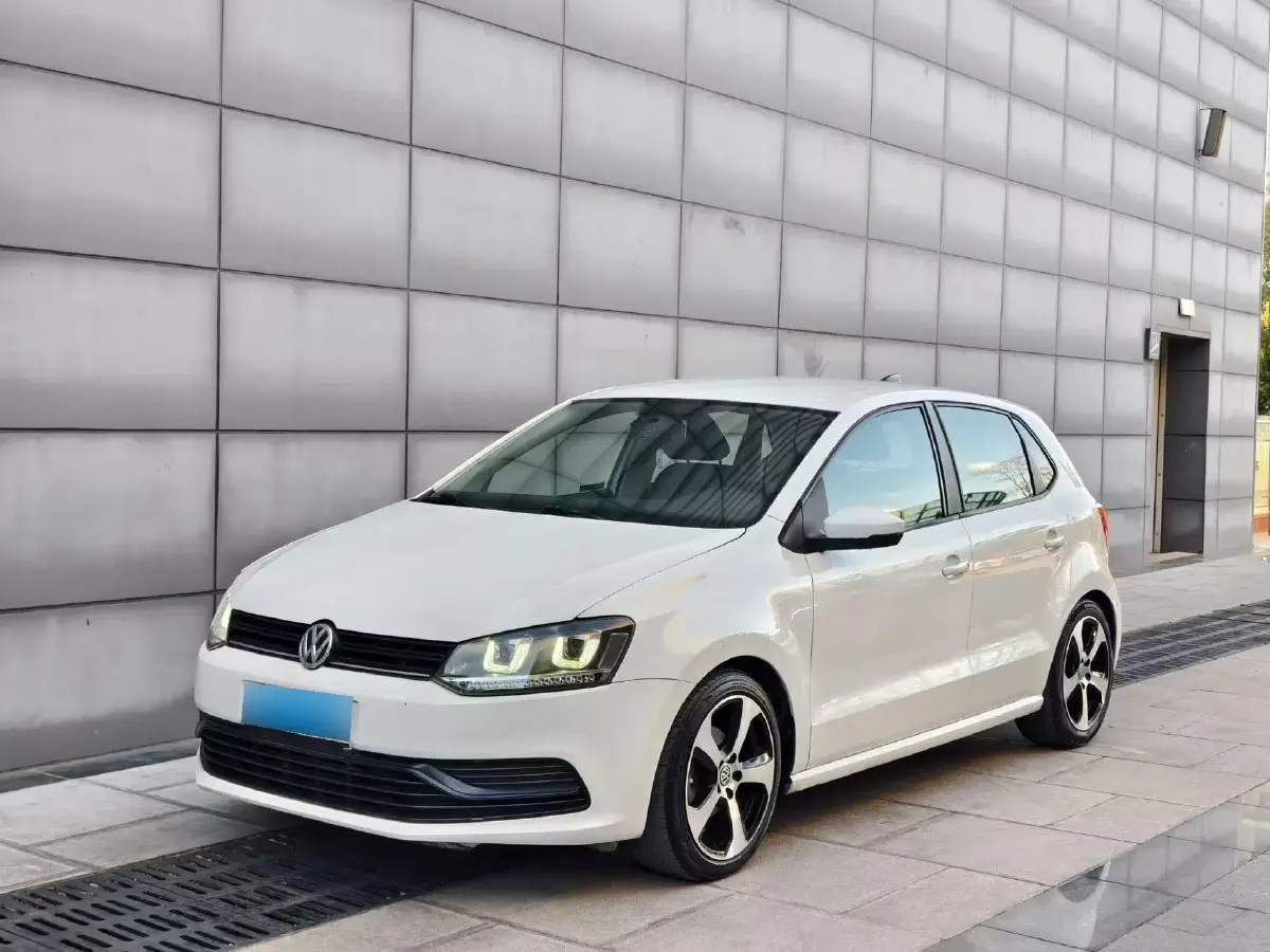 2016 Volkswagen Polo 1.4L 90HP L4 6AT
