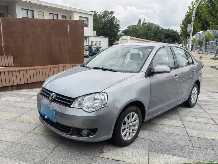 2011 Volkswagen Polo 1.4L 86HP L4 6AT