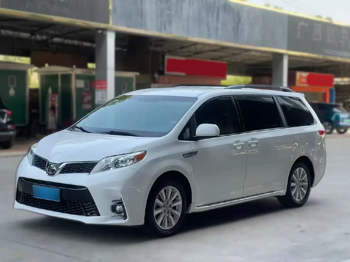 2015 Toyota Sienna 3.5L 269HP V6 6AT