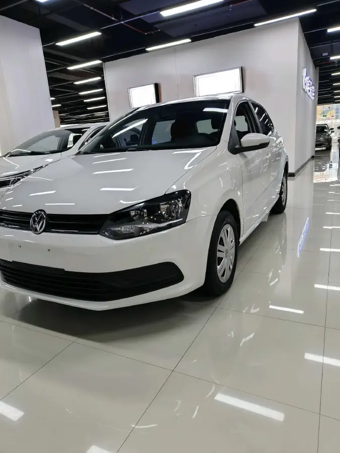 2016 Volkswagen Polo 1.4L 90HP L4 6AT