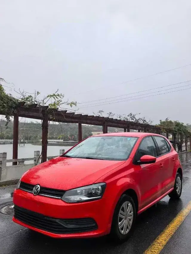 2016 Volkswagen Polo 1.4L 90HP L4 6AT