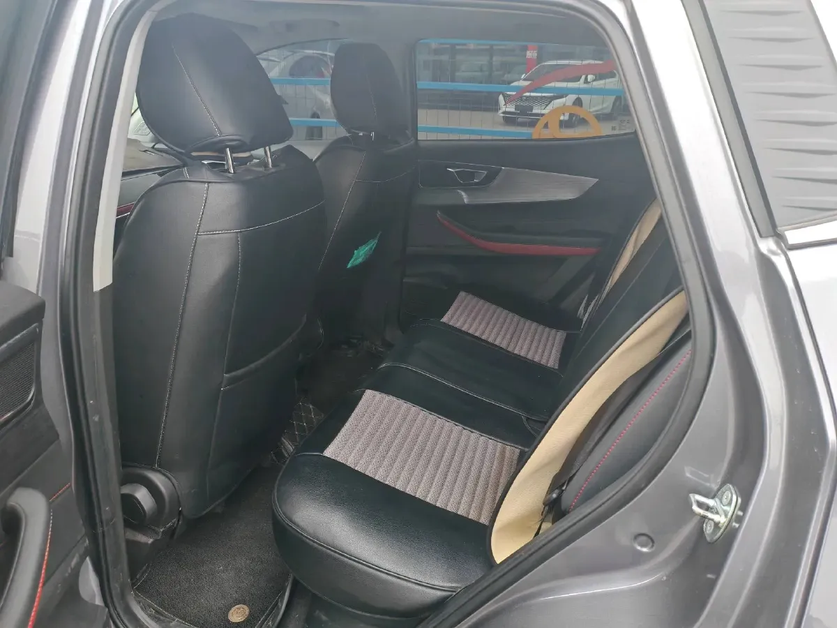 2022 Chery Tiggo 3 1.5L 116HP L4 5MT,autocango,china used car exporter,china ev exporter,chinese used car exporter,chinese used ev exporter