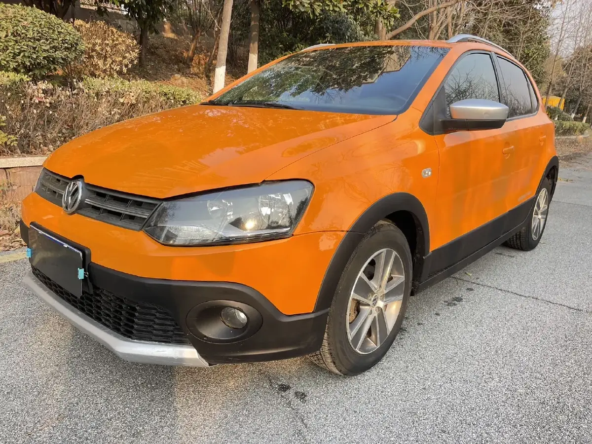 2012 Volkswagen Polo 1.6L 105HP L4 5MT