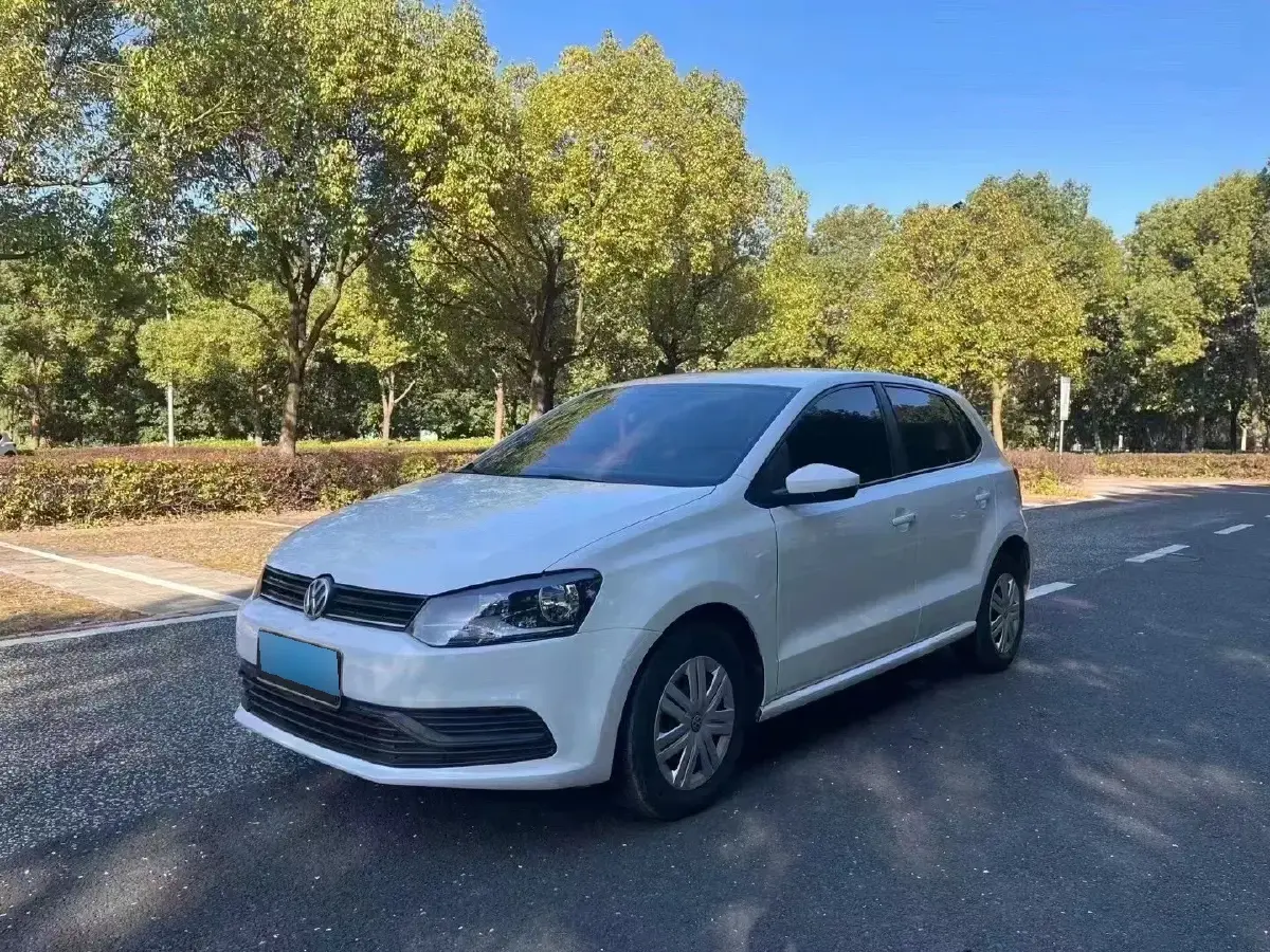2016 Volkswagen Polo 1.4L 90HP L4 6AT
