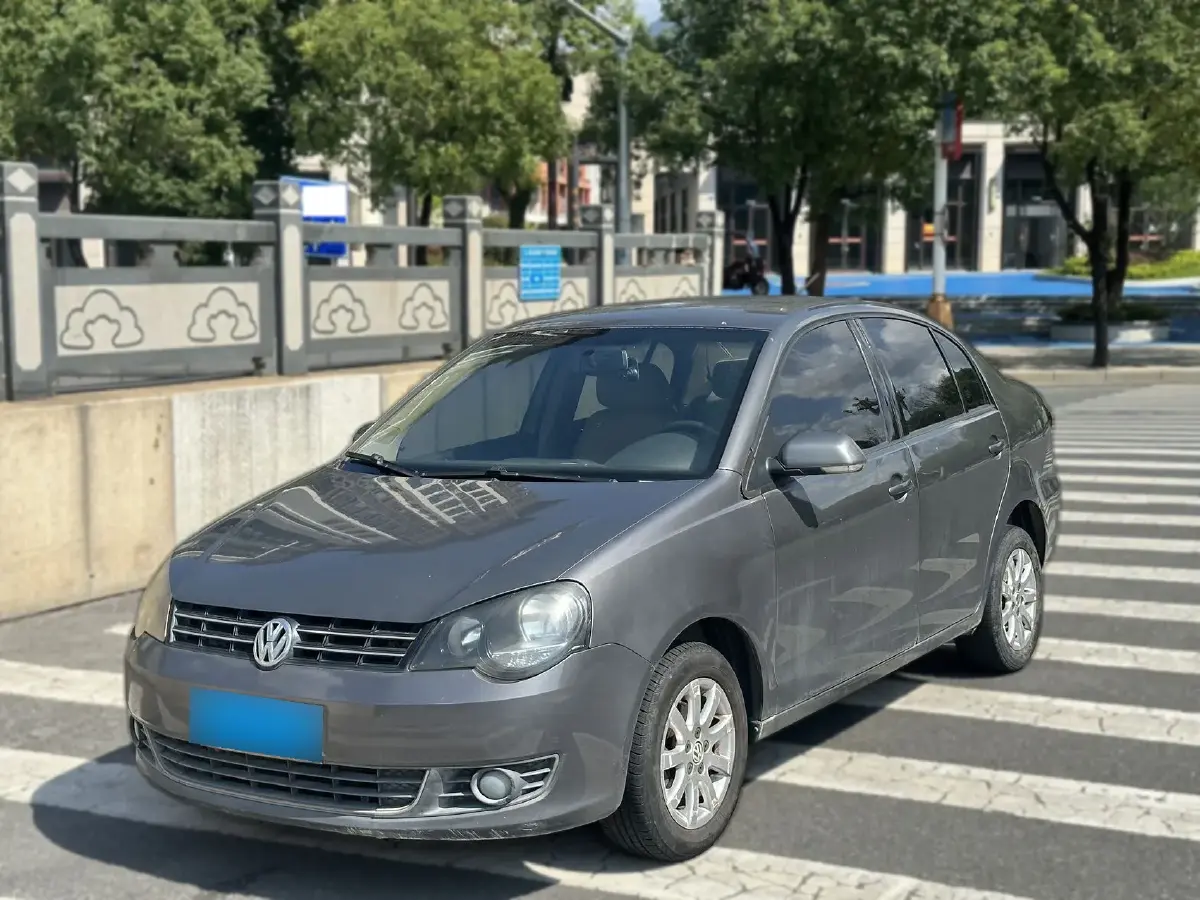 2011 Volkswagen Polo 1.4L 86HP L4 6AT