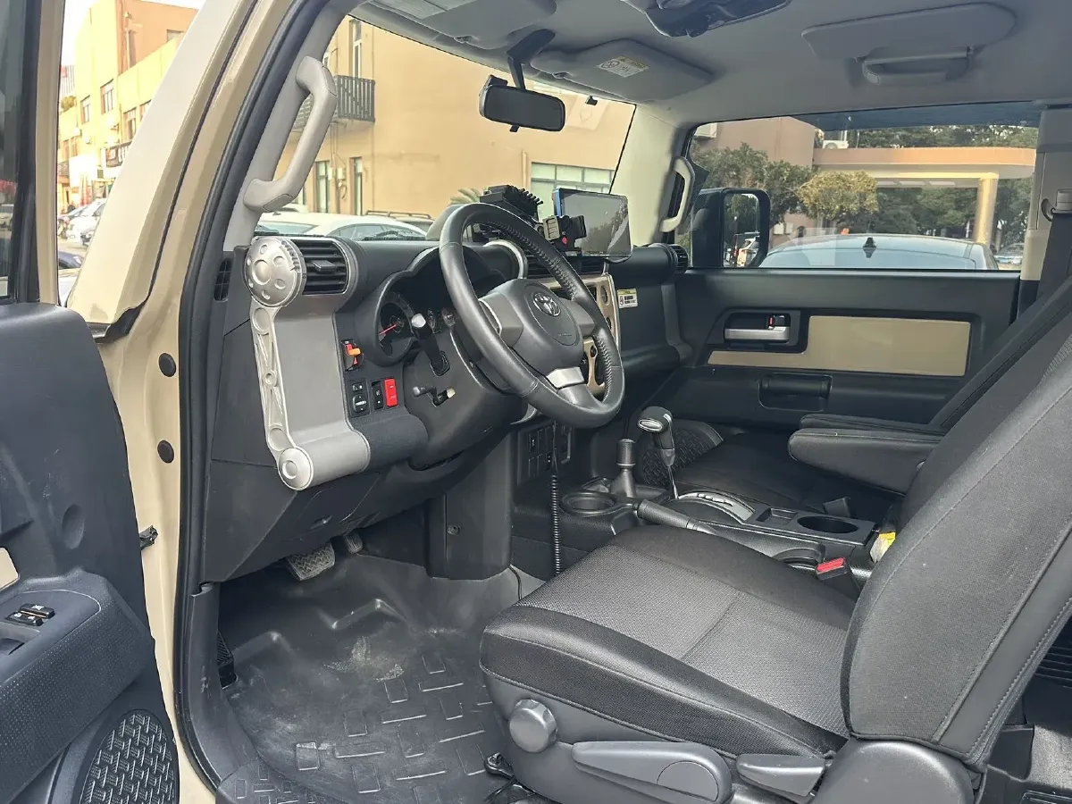 2013 Toyota FJ Cruiser 4.0L 272HP V6 5AT,autocango,china used car exporter,china ev exporter,chinese used car exporter,chinese used ev exporter