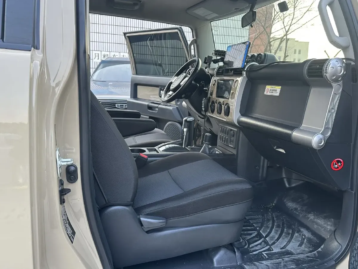 2013 Toyota FJ Cruiser 4.0L 272HP V6 5AT,autocango,china used car exporter,china ev exporter,chinese used car exporter,chinese used ev exporter