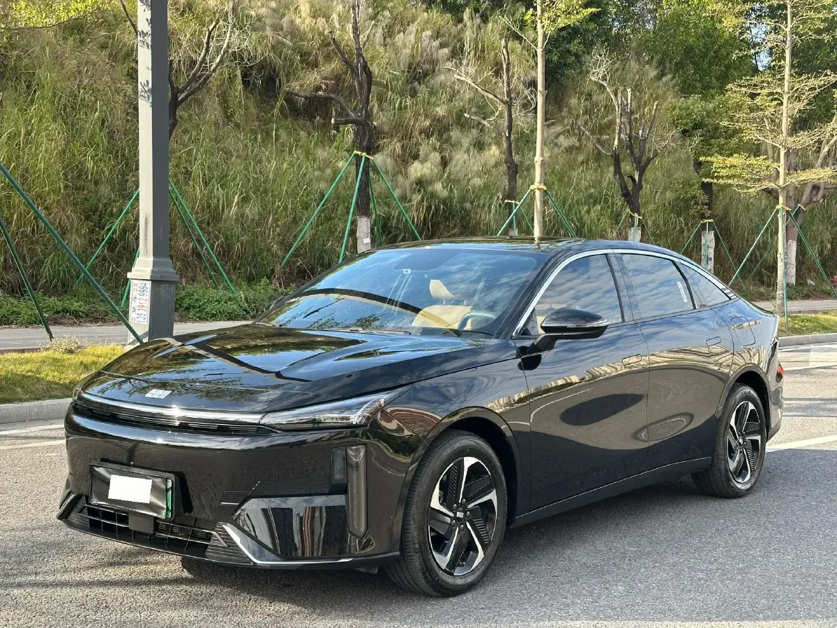 2024 Geely Galaxy L6 1.5T 163HP L4 3DHT PHEV