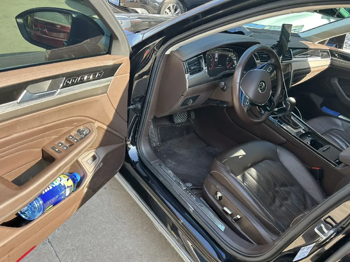 2021 Volkswagen Phideon 2.0T 224HP L4 7DCT,autocango,china used car exporter,china ev exporter,chinese used car exporter,chinese used ev exporter