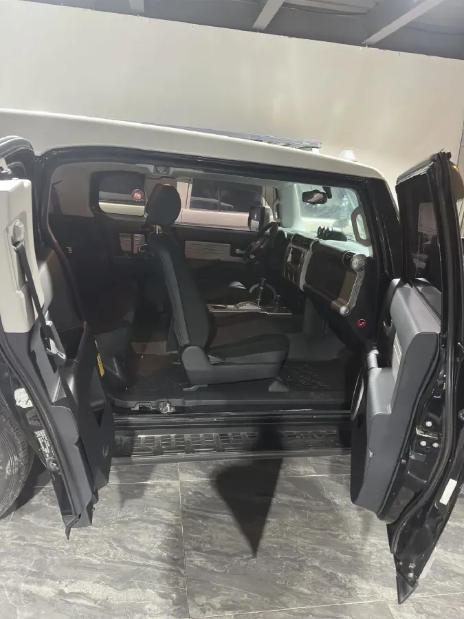 2013 Toyota FJ Cruiser 4.0L 272HP V6 5AT,autocango,china used car exporter,china ev exporter,chinese used car exporter,chinese used ev exporter