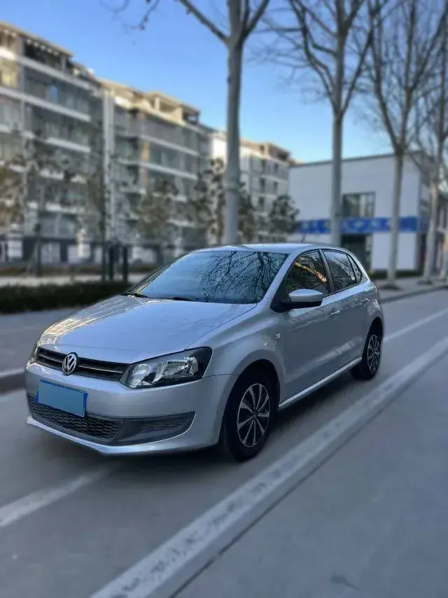 2013 Volkswagen Polo 1.4L 86HP L4 5MT