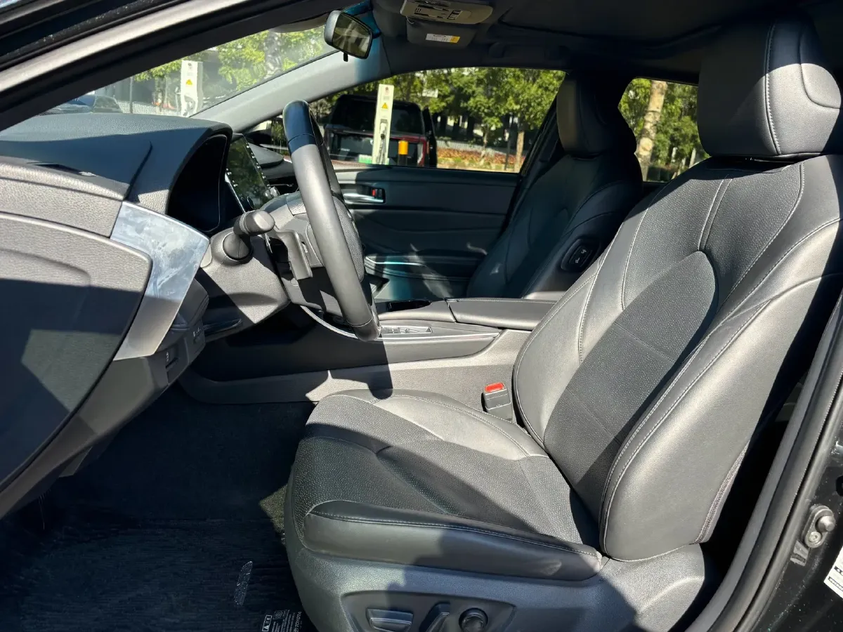 2021 Toyota Avalon 2.5L 209HP L4 8AT,autocango,china used car exporter,china ev exporter,chinese used car exporter,chinese used ev exporter