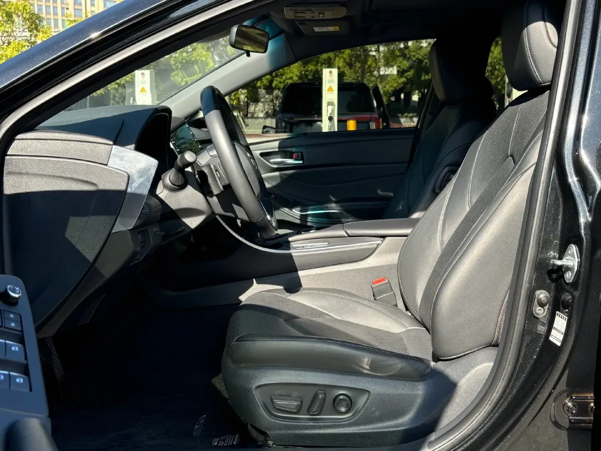 2021 Toyota Avalon 2.5L 209HP L4 8AT,autocango,china used car exporter,china ev exporter,chinese used car exporter,chinese used ev exporter