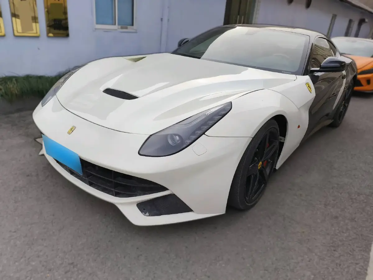 2013 Ferrari F12 berlinetta 6.3L 741HP V12 7DCT