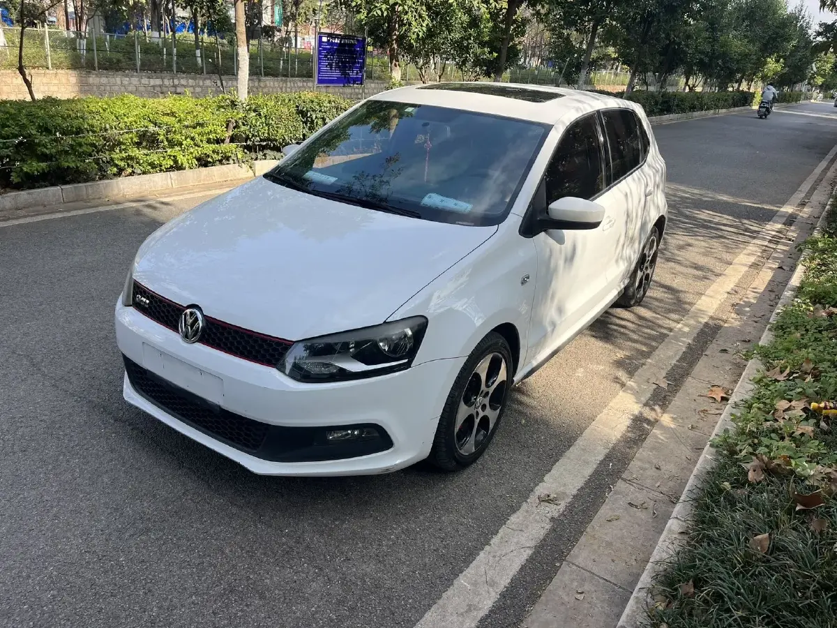 2012 Volkswagen Polo 1.4T 131HP L4 7DCT