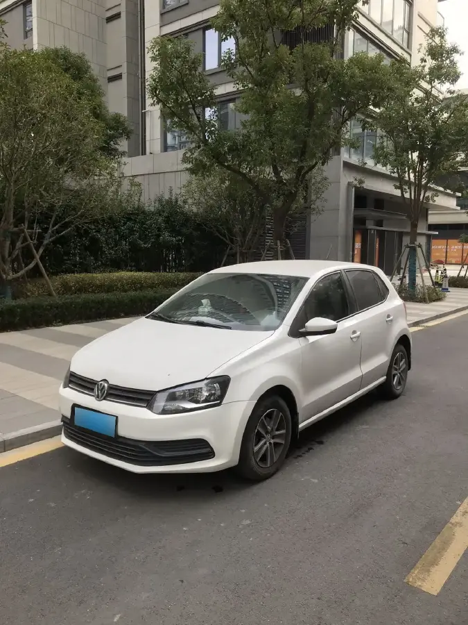 2014 Volkswagen Polo 1.4L 90HP L4 5MT
