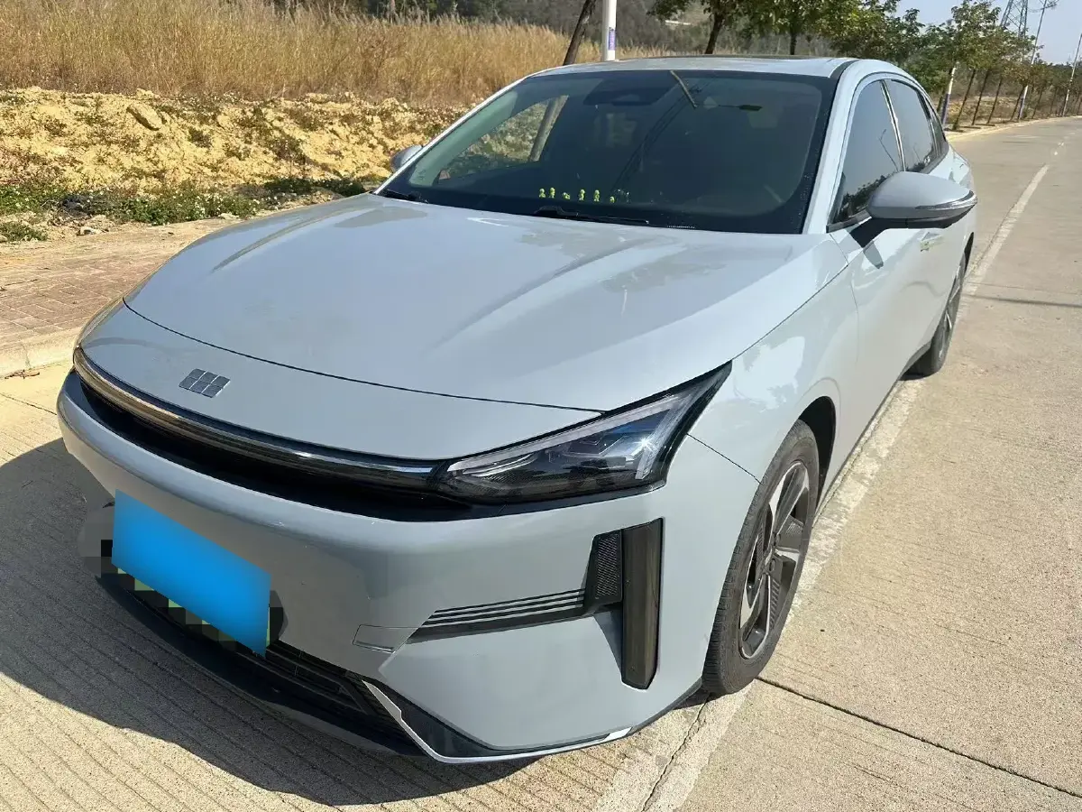 2024 Geely Galaxy L6 1.5T 163HP L4 3DHT PHEV