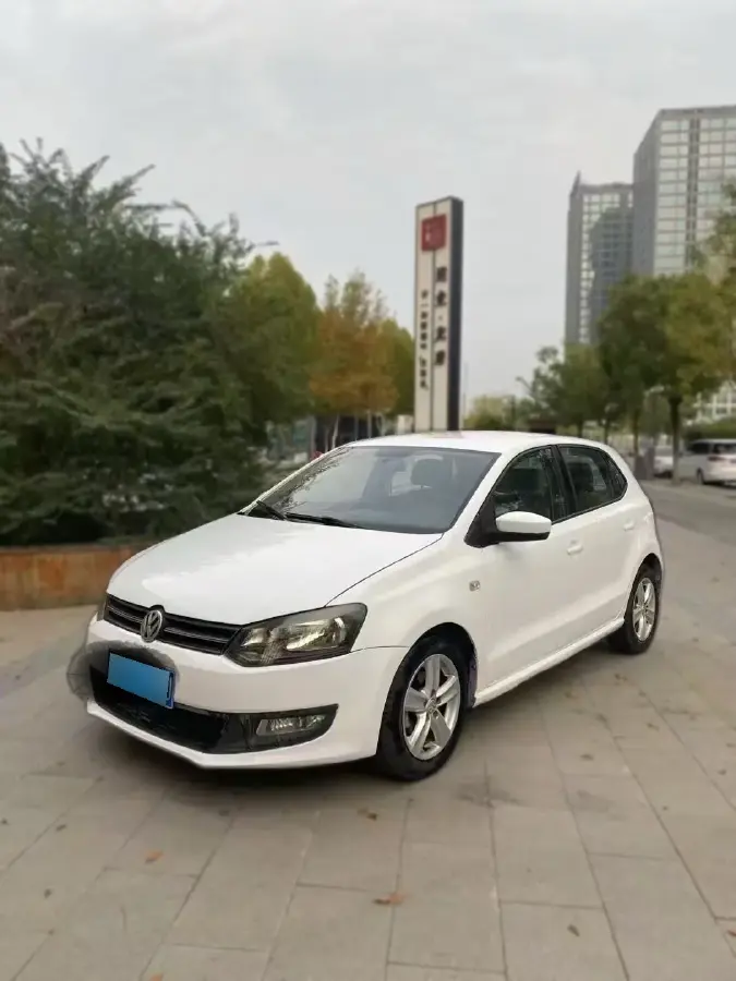 2011 Volkswagen Polo 1.4L 86HP L4 6AT